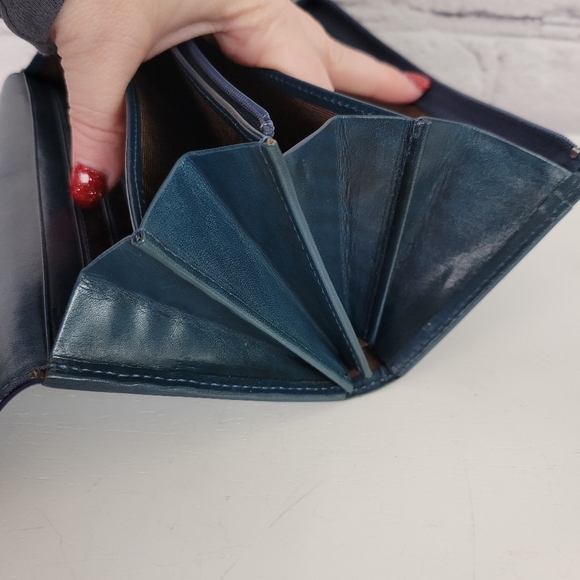 CHLOE Scallop Detail Continental Wallet - Picture 9 of 14